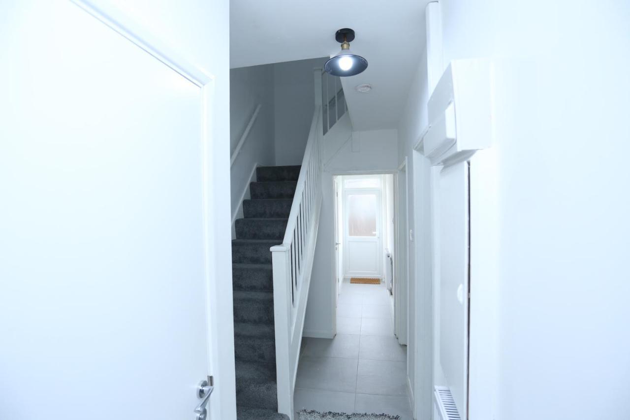 Ferienwohnung Abbeywood Station House London Exterior foto