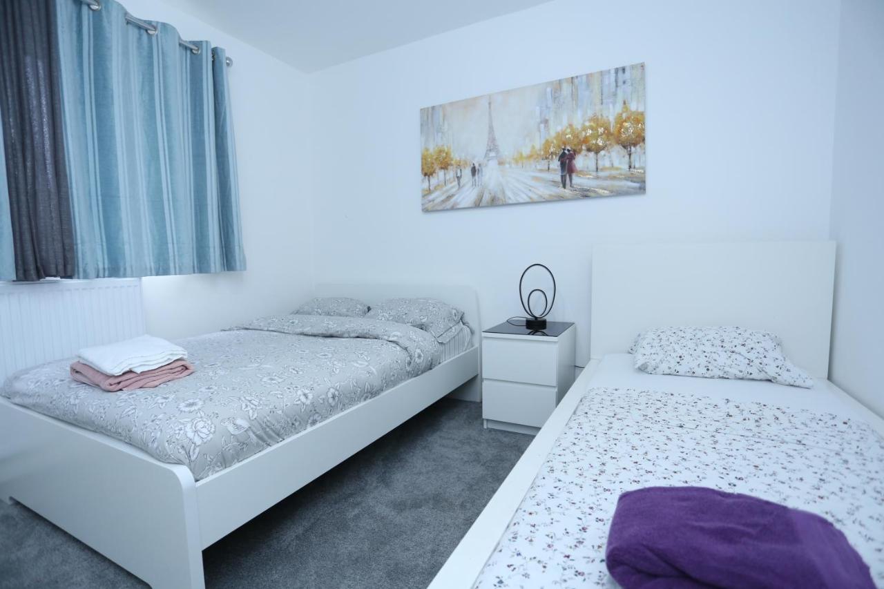 Ferienwohnung Abbeywood Station House London Exterior foto