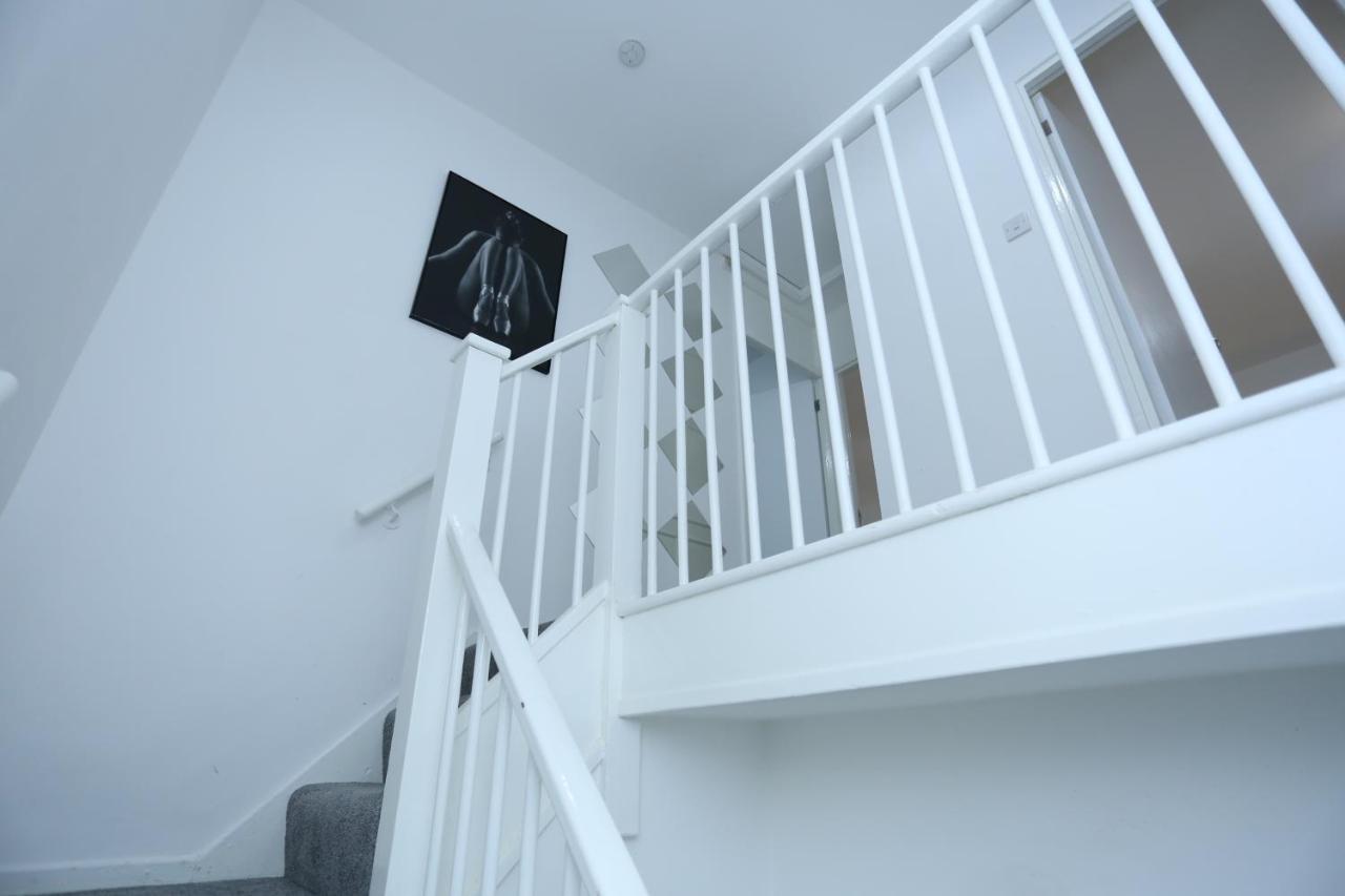 Ferienwohnung Abbeywood Station House London Exterior foto